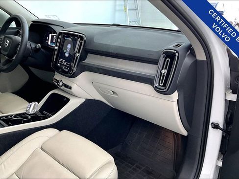 Used 2023 Volvo XC40 B4 Plus w/ Protection Package Premier image 21