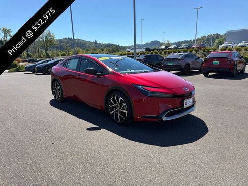 Used 2024 Toyota Prius Prime FWD image 5