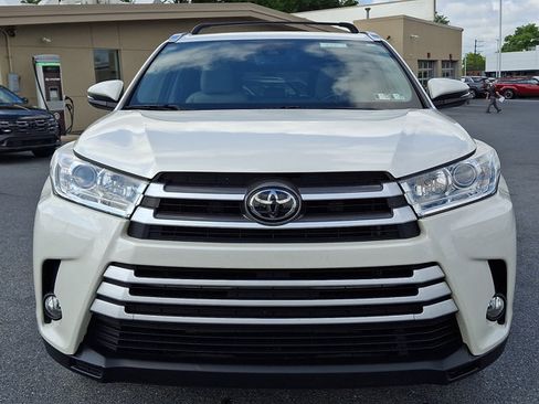 Used 2019 Toyota Highlander XLE AWD/4WD image 2