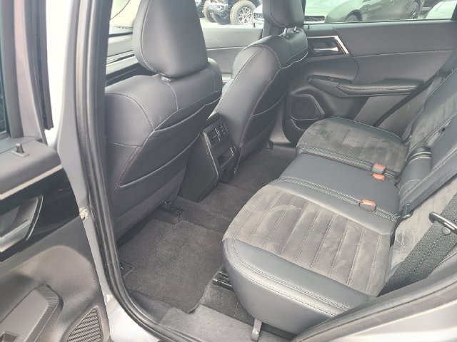 Used 2023 Mitsubishi Outlander SE AWD/4WD image 17