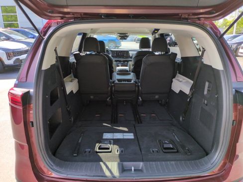 Used 2023 Kia Carnival LX FWD image 38