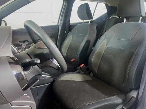 Certified 2018 Nissan Kicks SV image 17