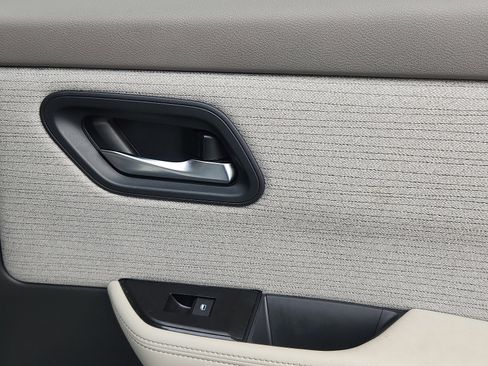 Used 2023 Nissan Rogue SV image 30