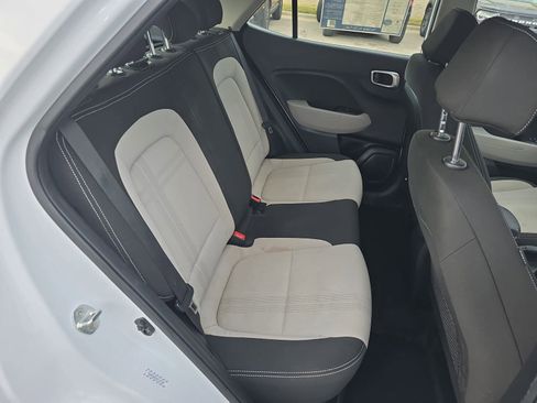 Used 2022 Hyundai Venue SEL w/ Cargo Package image 11