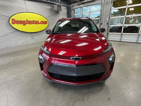 Used 2022 Chevrolet Bolt EUV LT w/ Comfort Package FWD image 8