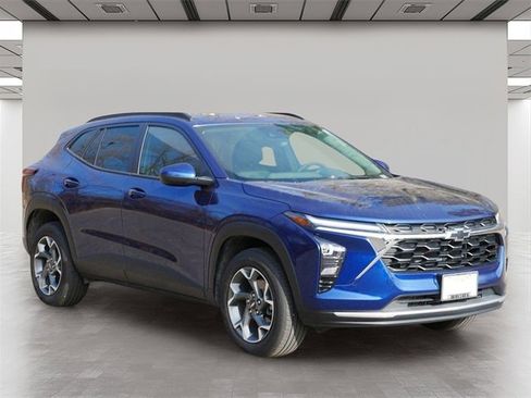 Used 2024 Chevrolet Trax LT w/ Driver Confidence Package image 1