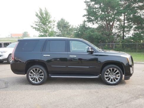 Used 2020 Cadillac Escalade Premium Luxury w/ Escalade Sport Edition AWD/4WD image 4