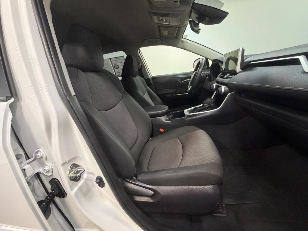 Used 2025 Toyota RAV4 XLE AWD/4WD image 13