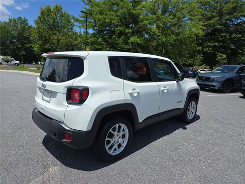 Used 2023 Jeep Renegade Latitude AWD/4WD image 3