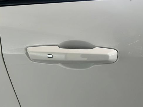 Used 2024 Chevrolet Traverse LT FWD image 38