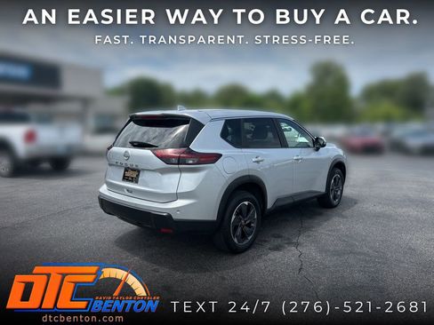 Used 2025 Nissan Rogue SV FWD image 3