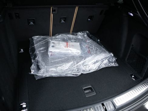 New 2026 Porsche Macan AWD/4WD image 38