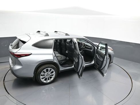 Certified 2024 Toyota Highlander Limited AWD/4WD image 47