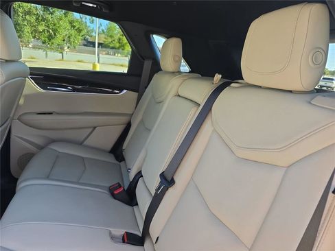 Used 2018 Cadillac XT5 FWD image 13