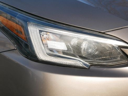 Used 2021 Subaru Outback Premium image 16