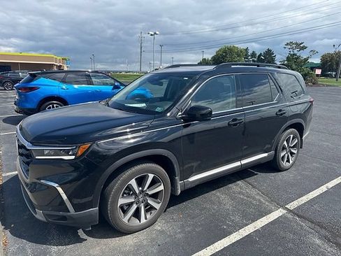 Used 2025 Honda Pilot Elite image 3