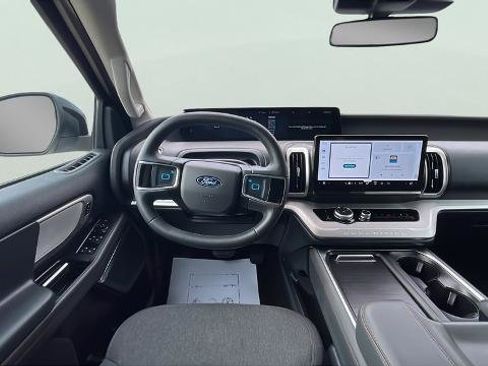 Certified 2025 Ford Expedition Active AWD/4WD image 11