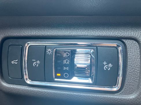 Used 2021 Lincoln Corsair Standard AWD w/ Premium Package image 13