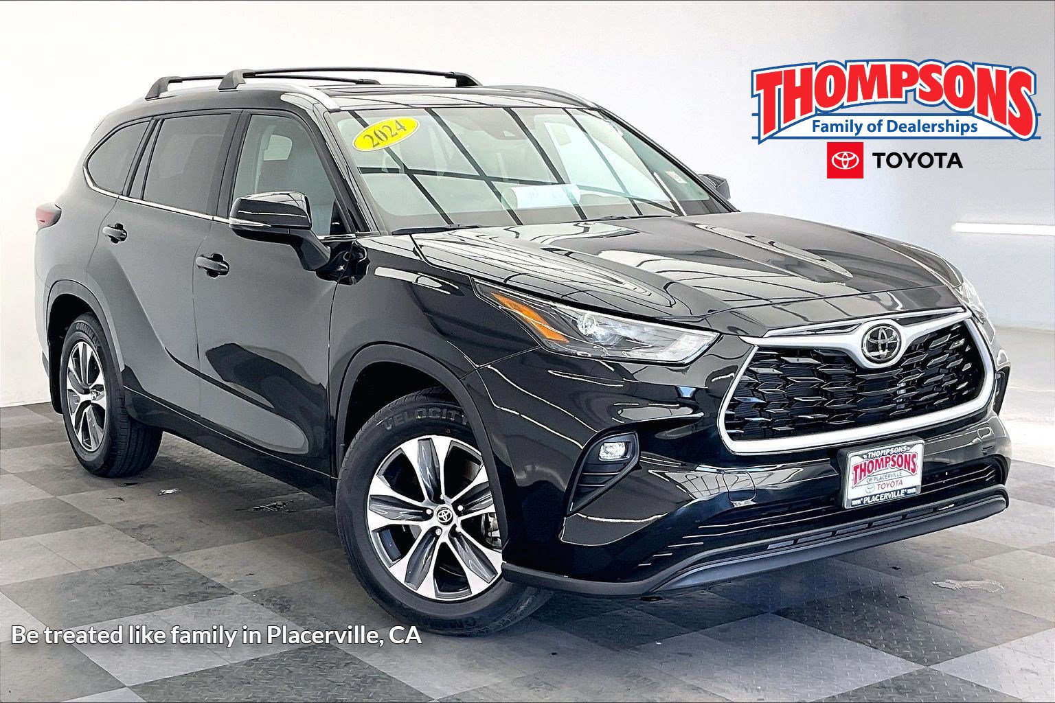 Used 2024 Toyota Highlander XLE FWD image 1