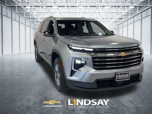Certified 2025 Chevrolet Traverse LT image 4