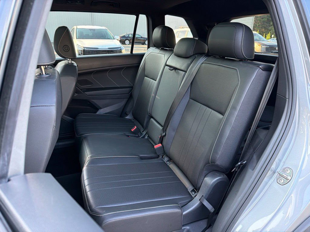 Used 2023 Volkswagen Tiguan SE R-Line FWD image 18