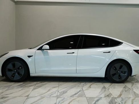 Used 2021 Tesla Model 3 Standard Range Plus RWD image 4