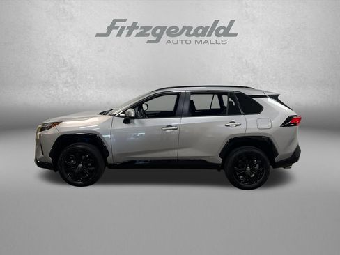 Used 2022 Toyota RAV4 SE w/ Convenience Package AWD/4WD image 2