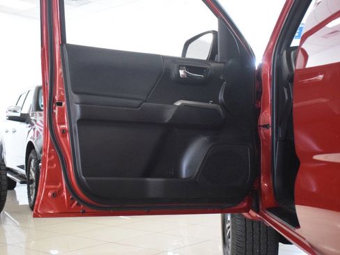 Used 2018 Toyota Tacoma TRD Sport w/ Technology Package image 38