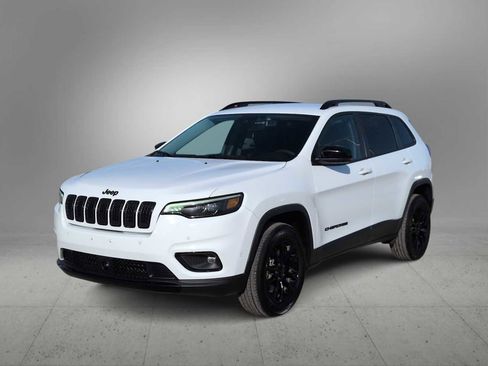 Used 2023 Jeep Cherokee Altitude Lux image 4