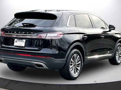 Used 2022 Lincoln Nautilus Reserve image 9