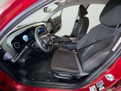 Used 2024 Hyundai Elantra SEL FWD image 28