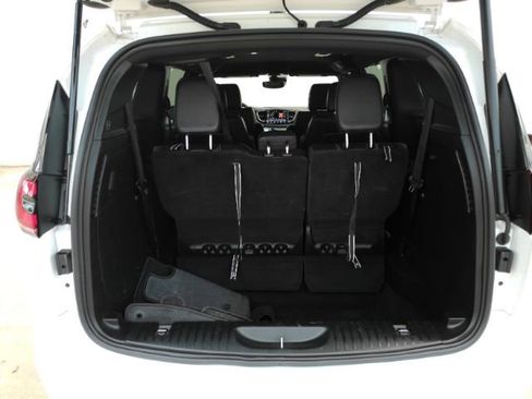 Used 2025 Chrysler Pacifica Select image 26