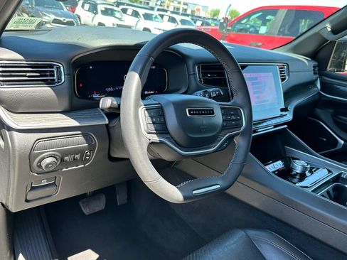 Certified 2024 Jeep Wagoneer Series II w/ Flexible Seating Group RWD image 22
