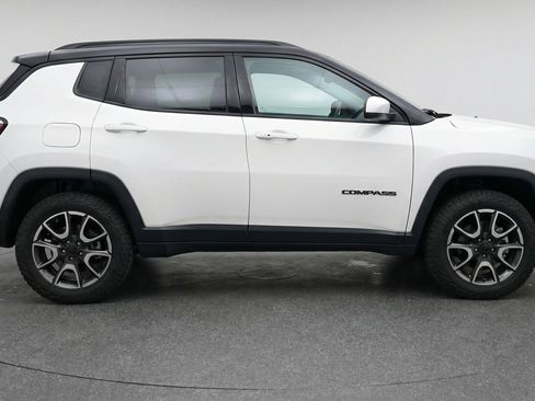 Used 2025 Jeep Compass Trailhawk image 11