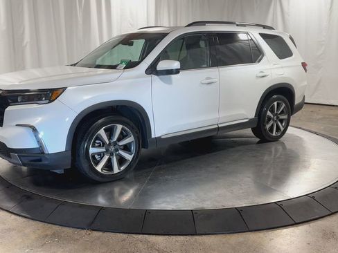 Certified 2023 Honda Pilot Touring image 6