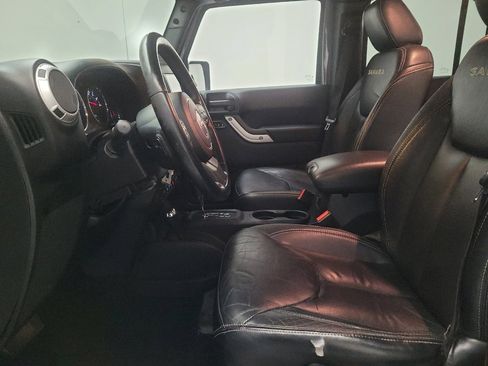 Used 2014 Jeep Wrangler Unlimited Sahara w/ Connectivity Group AWD/4WD image 17