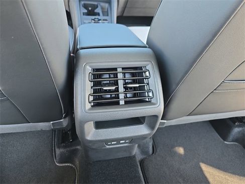 New 2026 Volkswagen Tiguan SE image 15