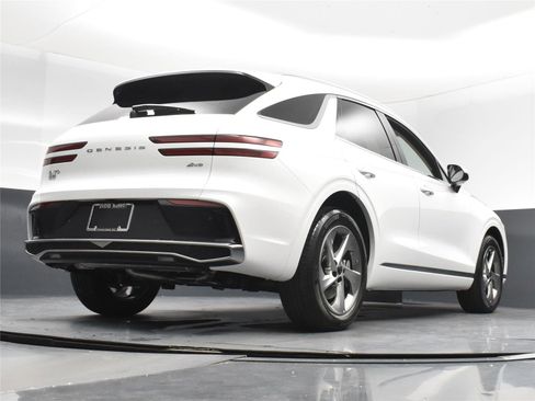 New 2026 Genesis GV70 2.5T Select image 14