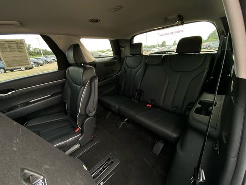 Used 2025 Hyundai Palisade SEL AWD/4WD image 13