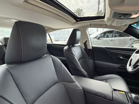 Used 2025 Lexus ES 350 w/ Premium Package FWD image 45