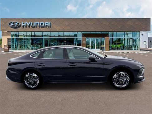 Certified 2026 Hyundai Sonata SEL AWD/4WD image 9