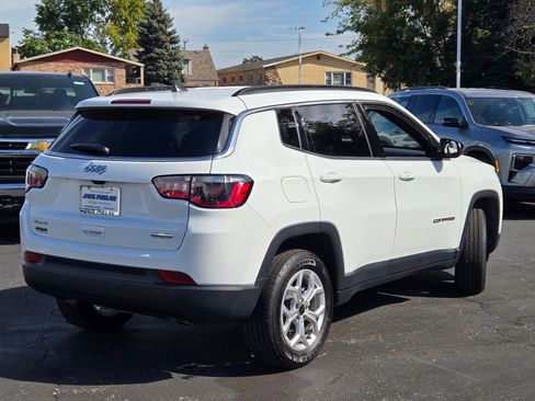 Used 2025 Jeep Compass Latitude image 11