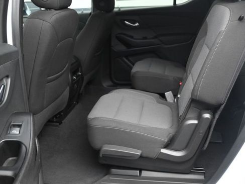 Used 2024 Chevrolet Traverse LT FWD image 15
