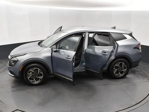 Used 2025 Kia Sportage LX FWD image 7
