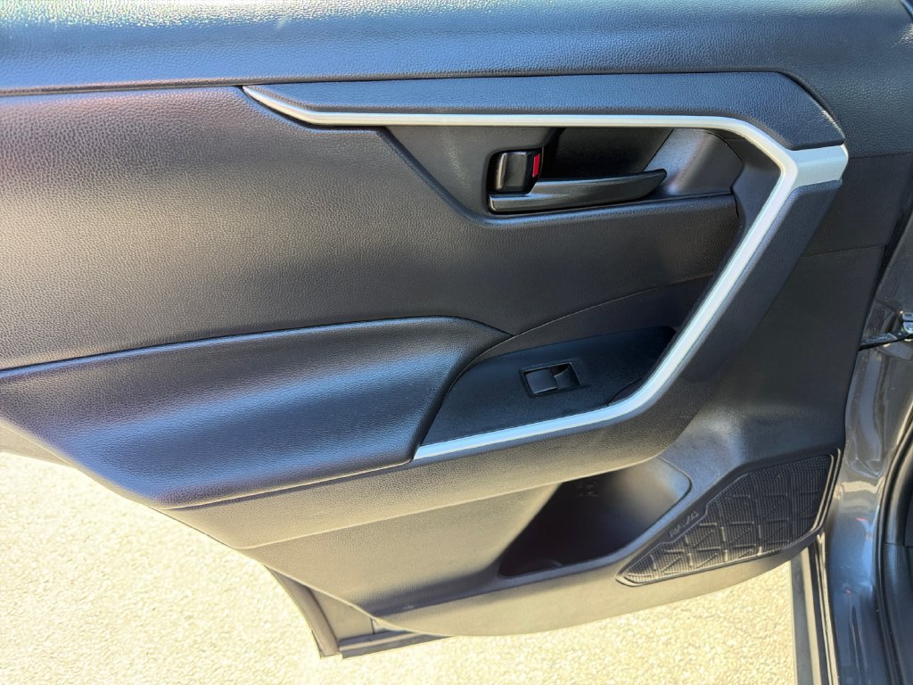Used 2025 Toyota RAV4 LE AWD/4WD image 24