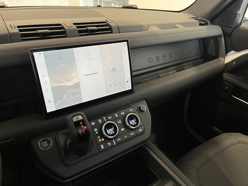 Used 2025 Land Rover Defender 110 X-Dynamic SE image 39