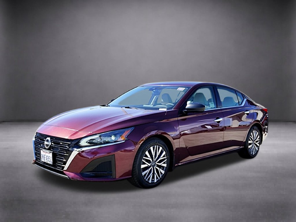 Used 2024 Nissan Altima 2.5 SV FWD image 10