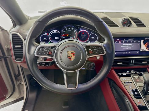 Used 2023 Porsche Cayenne Platinum Edition image 12