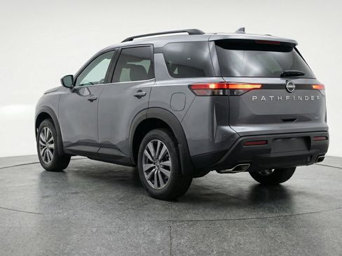 Used 2025 Nissan Pathfinder SV image 6