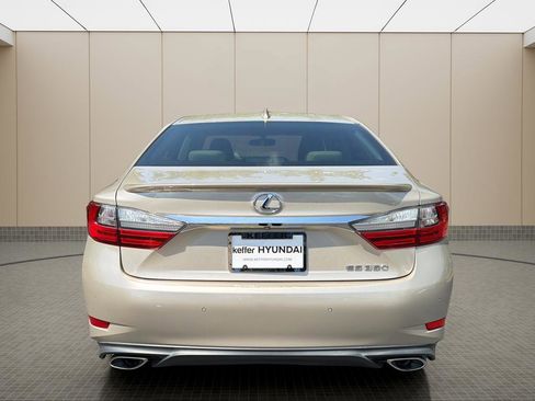 Used 2016 Lexus ES 350 w/ Premium Package w/Wood Trim FWD image 4